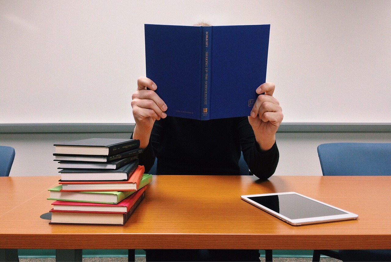 学生党最新视频解析，自媒体作者的创作分享
